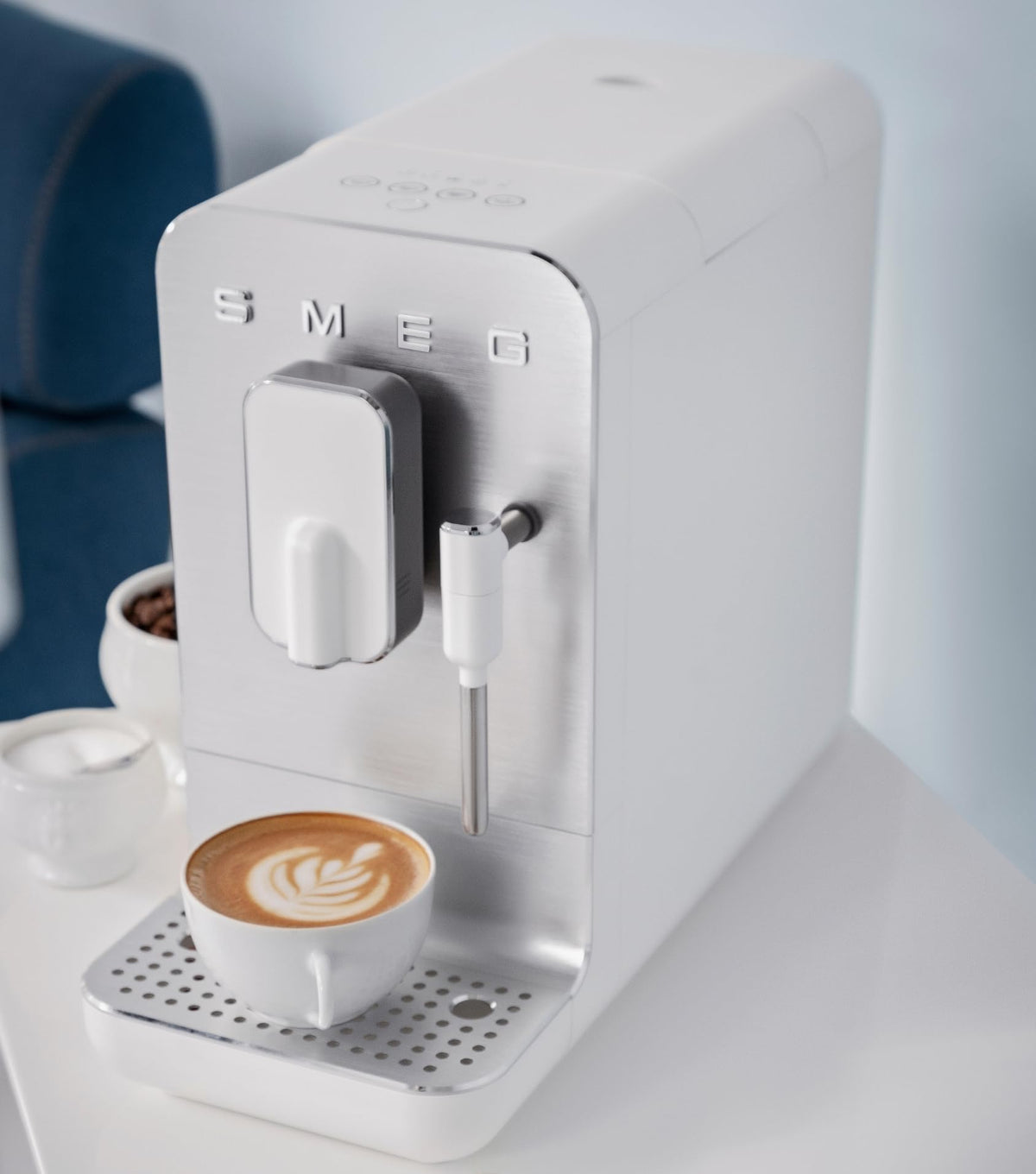 Smeg BCC12BLMEU Espressomaschine mit Kaffeemühle, Thermoblock-System, Milchaufschäumer, 1,4L Tank