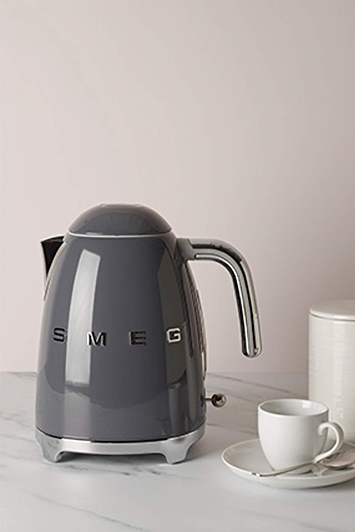 Smeg Wasserkocher 1,7L mit variabler Temperaturwahl 50-100°C, Edelstahl, Soft-Opening, Anti-Kalk-Filter