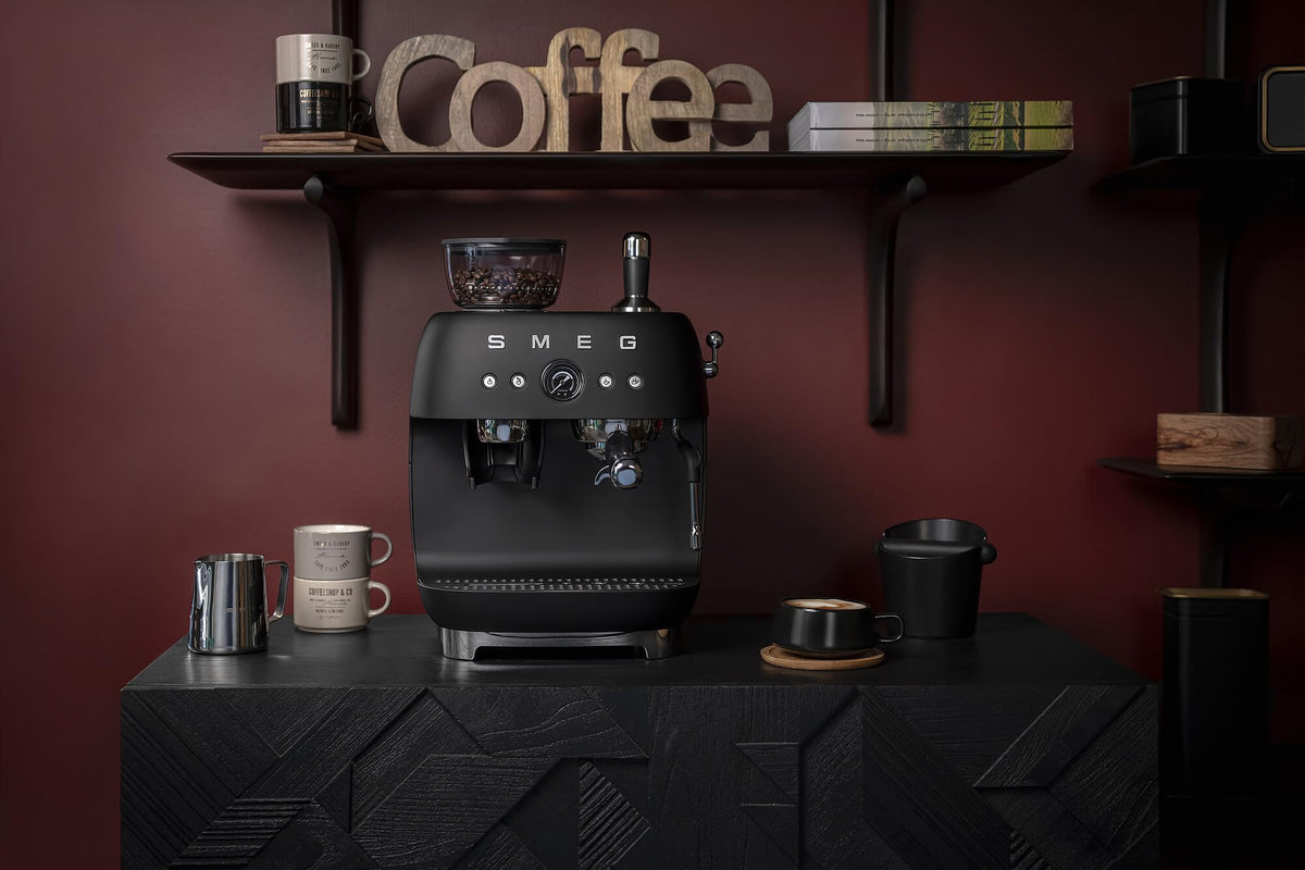 Smeg Espressomaschine EGF03WHEU mit Kaffeemühle, Thermoblock, 4 Temperaturstufen, Dampfdüse, 1L Tank