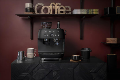 Smeg Espressomaschine EGF03WHEU mit Kaffeemühle, Thermoblock, 4 Temperaturstufen, Dampfdüse, 1L Tank