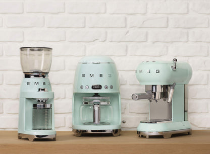 Smeg Espressomaschine ECF01CREU Creme – Manuelle Siebträgermaschine mit Cappuccino-System & Thermoblock