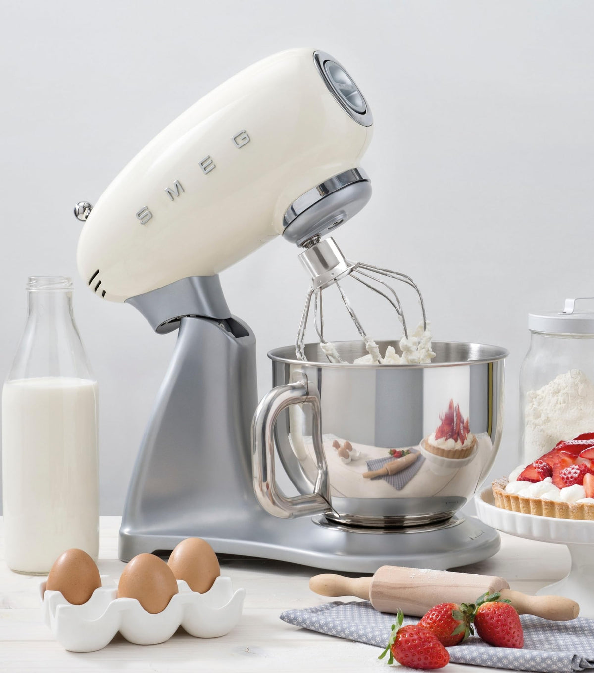 Smeg Küchenmaschine 4,8L mit Planetenrührwerk, 10 Geschwindigkeitsstufen, 800W, Edelstahlschüssel
