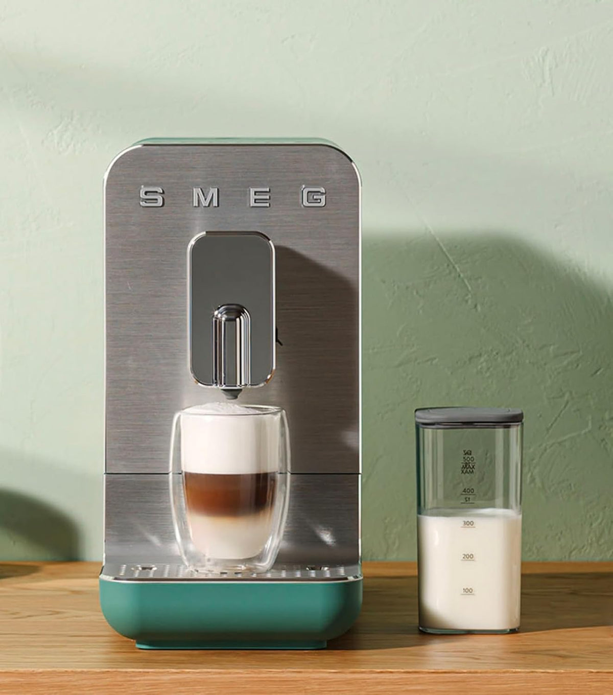 Smeg Kaffeevollautomat BCC13WHMEU Weiß – Espressomaschine mit Milchsystem, Kaffeemühle & Thermoblock