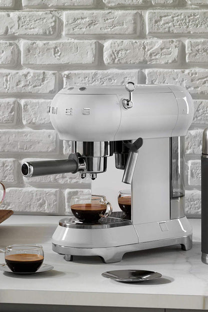 Smeg Espressomaschine ECF01CREU Creme – Manuelle Siebträgermaschine mit Cappuccino-System & Thermoblock