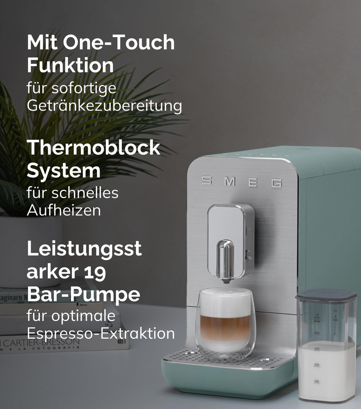 Smeg Kaffeevollautomat BCC13WHMEU Weiß – Espressomaschine mit Milchsystem, Kaffeemühle & Thermoblock