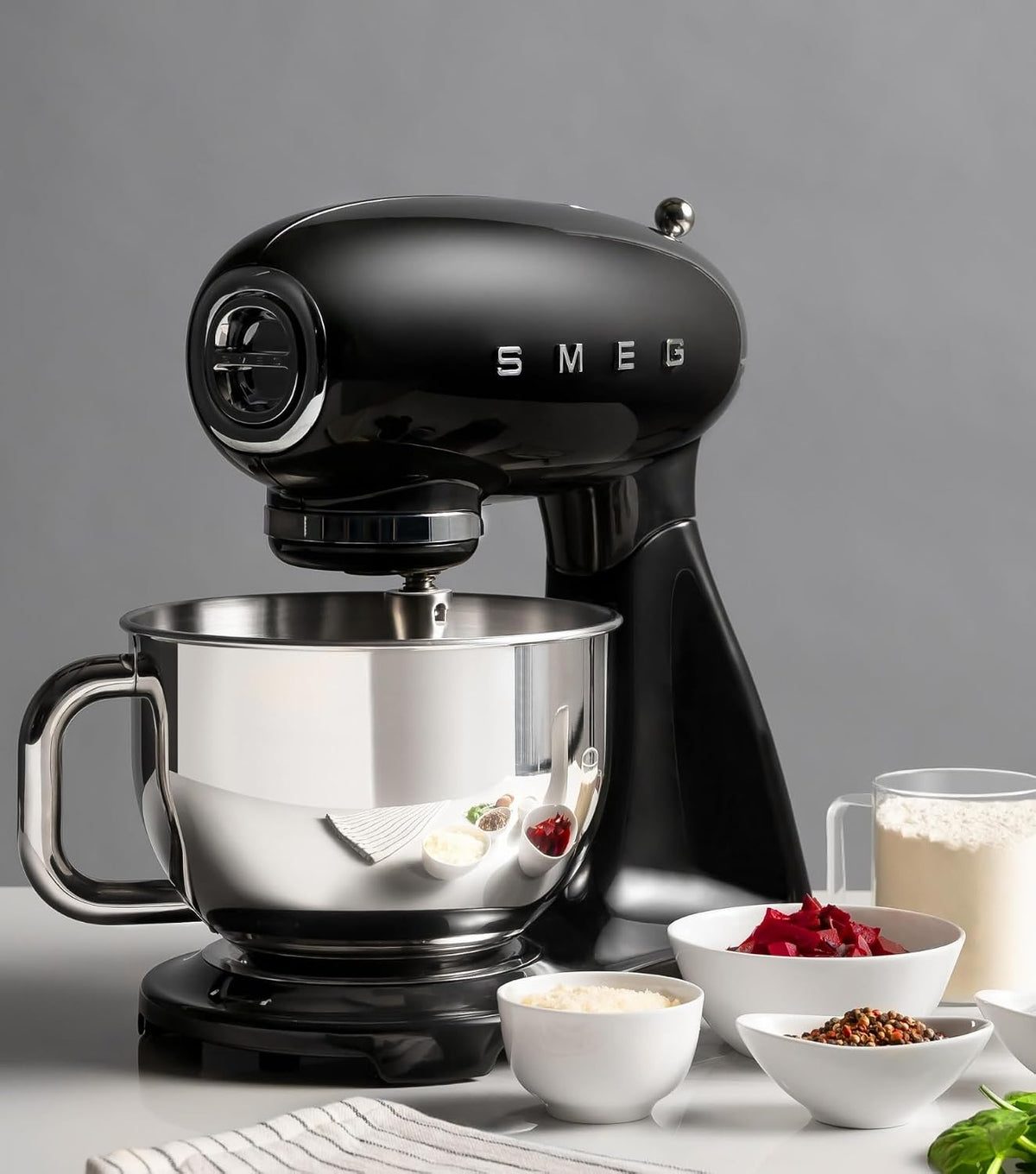 Smeg SMF03CREU Küchenmaschine 800W, Planetenrührwerk, 10 Geschwindigkeitsstufen, 4,8L Edelstahlschüssel
