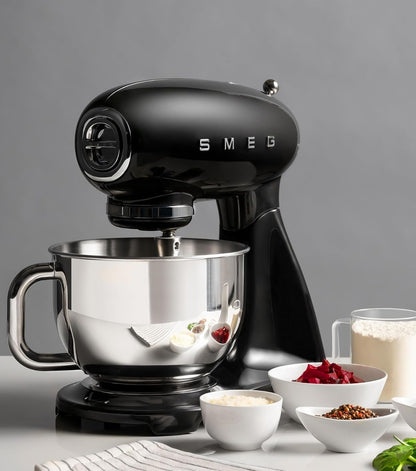 Smeg SMF03CREU Küchenmaschine 800W, Planetenrührwerk, 10 Geschwindigkeitsstufen, 4,8L Edelstahlschüssel