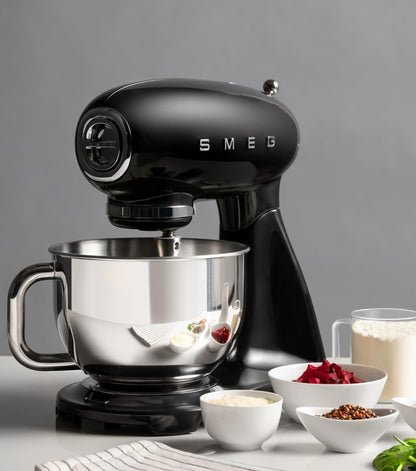Smeg SMF03CREU Küchenmaschine 800W, Planetenrührwerk, 10 Geschwindigkeitsstufen, 4,8L Edelstahlschüssel