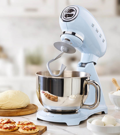 Smeg SMF03CREU Küchenmaschine 800W, Planetenrührwerk, 10 Geschwindigkeitsstufen, 4,8L Edelstahlschüssel