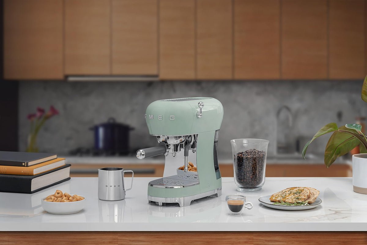 Smeg Espressomaschine ECF01CREU Creme – Manuelle Siebträgermaschine mit Cappuccino-System & Thermoblock