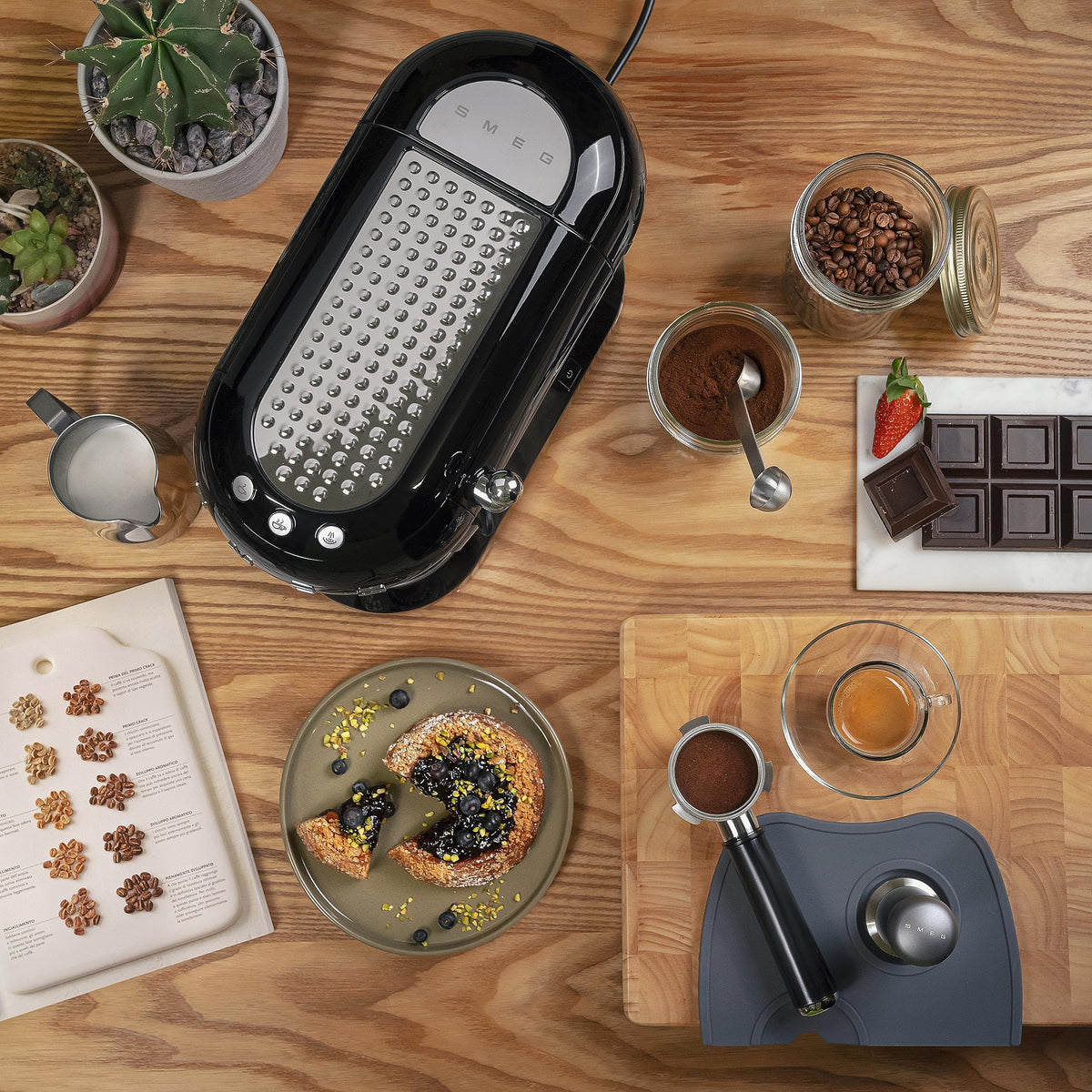 Smeg Espressomaschine ECF01CREU Creme – Manuelle Siebträgermaschine mit Cappuccino-System & Thermoblock